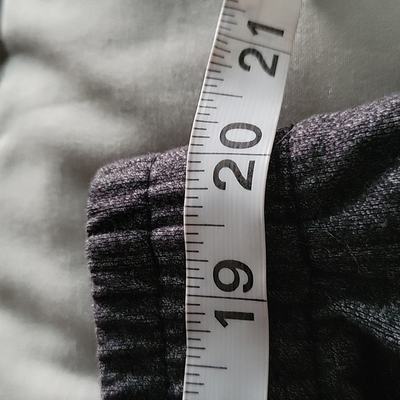 Old Navy Active 4 Way Stretch Men's Shorts - Picture 9 of 10